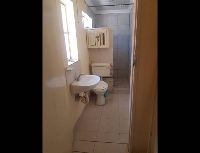 5 BEDROOM HOUSE FOR SALE IN MACKENZIEVILLE